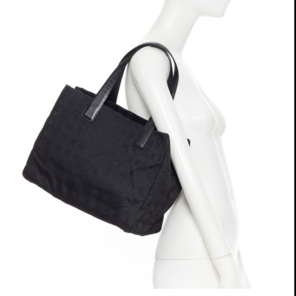 💚💚 CHANEL Travel Line Black Tote Shoulder Bag - Picture 2 of 16
